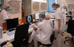 Professionals sanitaris atenen malalts de coronavirus a l'Hospital Clínic. Imatge publicada el 16 d'abril del 2020. Hospital Clínic