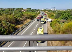 Quatre persones ferides, una d'elles de gravetat, en un accident a la C-31 a Vilanova
