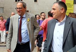 Quim Torra, passejant amb l'alcalde de Vilafranca del Penedès, Pere Regull. ACN / Gemma Sánchez