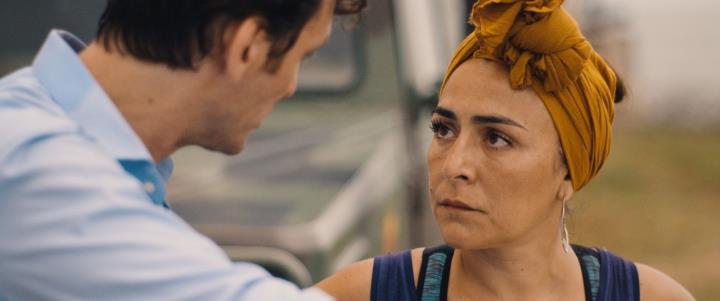 Raúl Arévalo i Candela Peña irrompen als cinemes amb el thriller 'Black Beach'. EIX