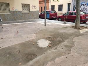 Renoven el paviment de la plaça de la Filatura de Vilanova per millorar l'accessibilitat . Ajuntament de Vilanova