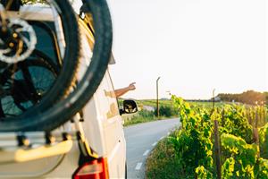 Reobren les àrees per autocaravanes i campers del Penedès . EIX