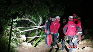 Rescatat l'espeleòleg accidentat a l'Avenc de l'Esquerrà, a Olesa de Bonesvalls. Bombers