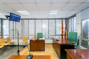 Sala de vistes habilitada per fer-hi judicis telemàtics