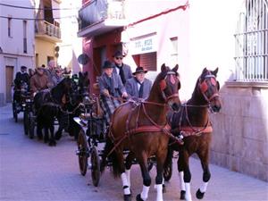 Sant Antoni omple Vilanova de cavalls, carros i carruatges i esperit de tradició