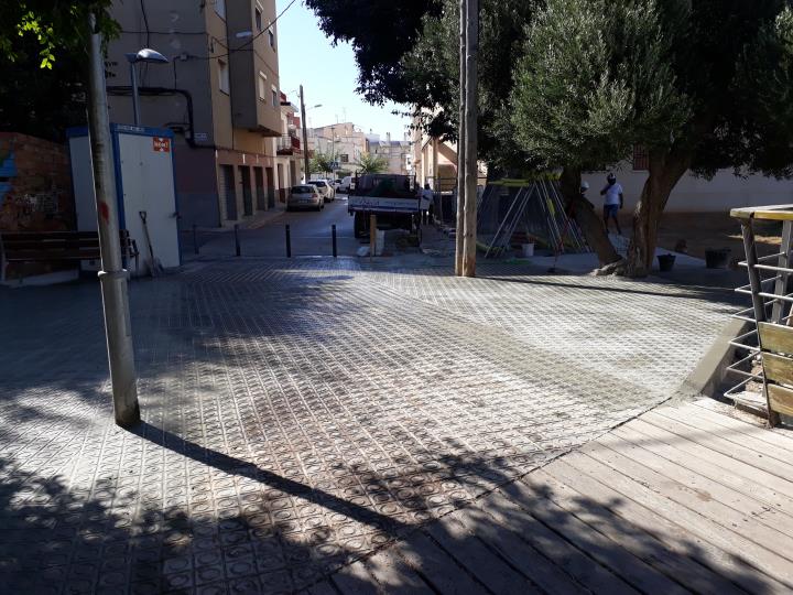 Sant Pere de Ribes talla els carrers Roger de Flor i Manuel de Falla per obres de remodelació. Ajt Sant Pere de Ribes