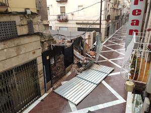 S'ensorra parcialment un immoble en obres del carrer Caputxins de Vilanova