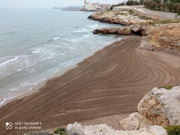 Sitges aprofita la tardor i l’hivern per realitzar el manteniment de les platges. Ajuntament de Sitges