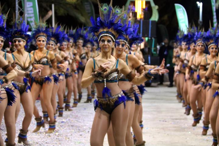 Sitges encara la recta final del Carnaval amb una multitudinària rua de l'Extermini. ACN