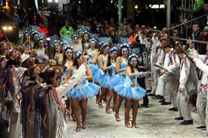 Sitges encara la recta final del Carnaval amb una multitudinària rua de l'Extermini