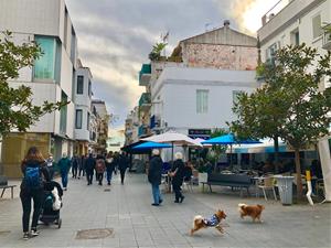 Sitges porta a terme una campanya d’inspecció a establiments sobre el compliment de mesures anti-covid. Ajuntament de Sitges