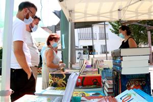 Sitges viu un Sant Jordi d'estiu 