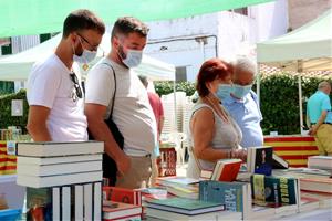 Sitges viu un Sant Jordi d'estiu 