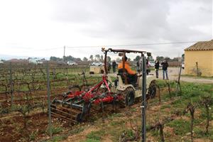 Torres vol reduir les emissions de CO2 amb l'ús de tractors elèctrics a les vinyes. ACN