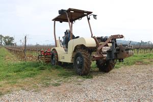 Torres vol reduir les emissions de CO2 amb l'ús de tractors elèctrics a les vinyes