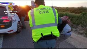 Tres detinguts per intentar evadir un control de trànsit pel confinament a Vilafranca del Penedès. Guàrdia Civil