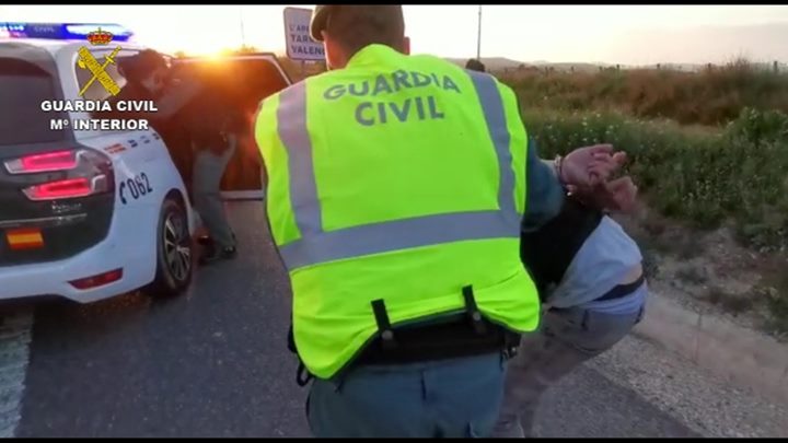 Tres detinguts per intentar evadir un control de trànsit pel confinament a Vilafranca del Penedès. Guàrdia Civil