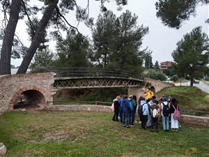 Un centenar d’alumnes de l’Institut Can Puig de Sant Pere de Ribes participen en un projecte ambiental a la Riera. CC Garraf