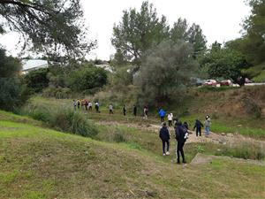 Un centenar d’alumnes de l’Institut Can Puig de Sant Pere de Ribes participen en un projecte ambiental a la Riera