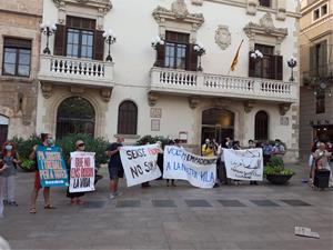 Un centenar de persones es concentren a Vilafranca per reivindicar el dret a l’empadronament