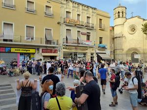 Un centenar de persones es concentren a Vilafranca per reivindicar el dret a l’empadronament