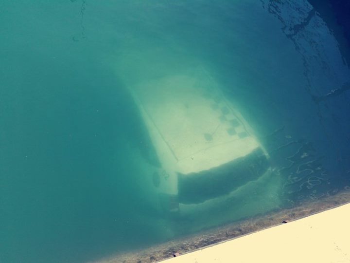 Un cotxe de la policia local de Vilanova cau al mar durant un dispositiu contra el 