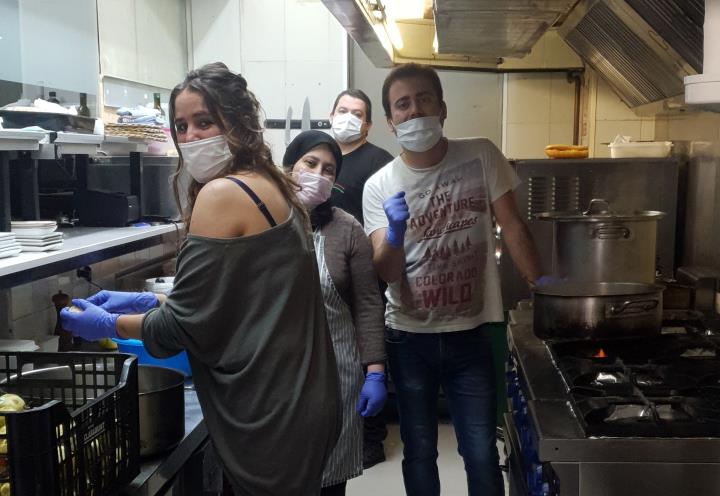 Un restaurant de Calafell obre la cuina per donar de menjar a famílies vulnerables. Ajuntament de Calafell