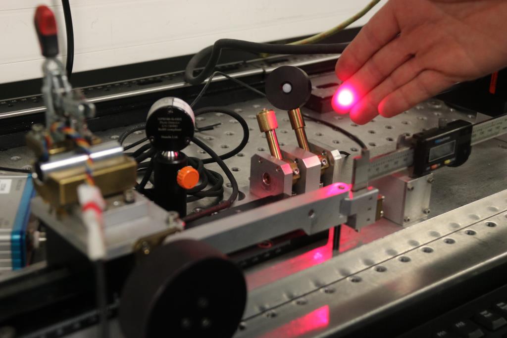 Una empresa de Vilanova i la Geltrú desenvolupa el làser d'un robot que