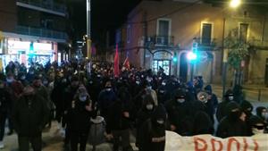 Unes 400 persones es manifesten a Vilafranca per denunciar la 