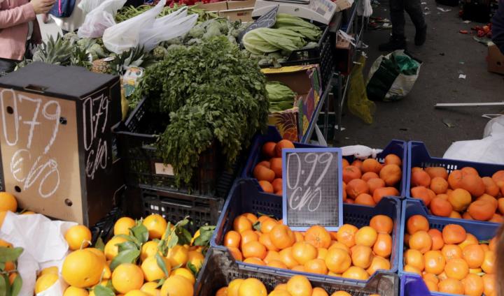 Unió de Pagesos insta el Govern a donar indicacions clares als ajuntaments per garantir la venda de productes frescos a l'aire lliure. ACN