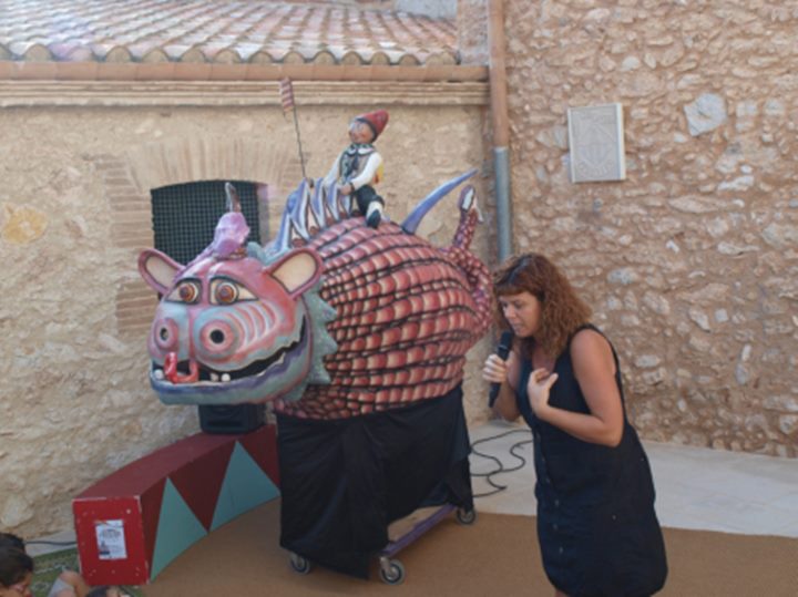 Veïns de Cubelles graven contes infantils per als nens de la vila. Ajuntament de Cubelles