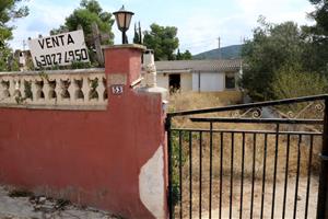 Veïns del Montmell, al Baix Penedès, organitzen patrulles per evitar l'ocupació de cases
