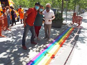 Vilafranca del Penedès se suma a la campanya per reivindicar el Dia per l’Alliberament LGTBIQ+. Ajuntament de Vilafranca