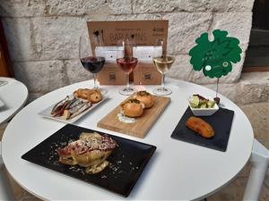 Vilafranca estrena una ruta de vins i tapes de qualitat pels establiments del centre històric 