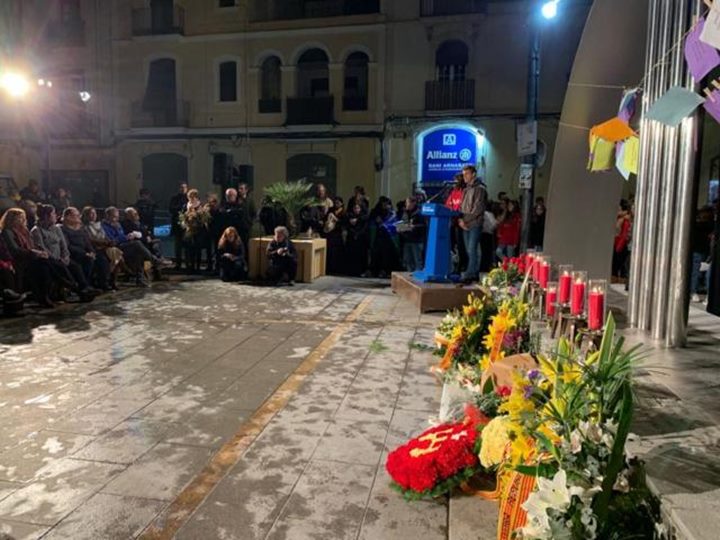 Vilanova ret homenatge a les persones deportades i mortes als camps de concentració i a les víctimes del nazisme. Ajuntament de Vilanova