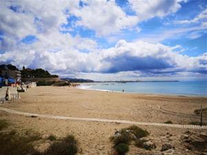 Vilanova tampoc permetrà l'accés a les platges la nit de Sant Joan. Ajuntament de Vilanova