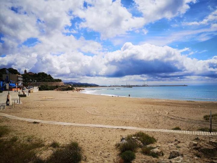Vilanova tampoc permetrà l'accés a les platges la nit de Sant Joan. Ajuntament de Vilanova