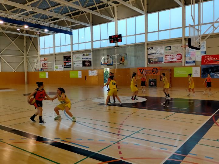 AB Vendrell sènior femení - La Salle Tarragona. Eix