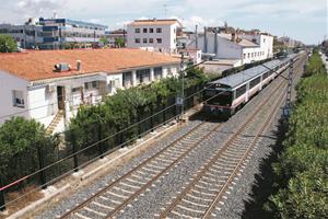 Adif projecta la instal·lació de proteccions acústiques a la via del tren a Calafell. Ajuntament de Calafell