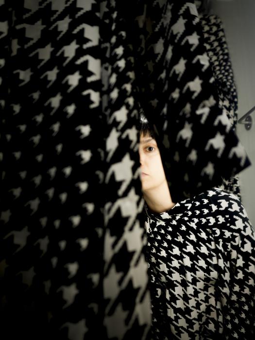 Un vestit. Un passi fotogràfic per un sol espectador