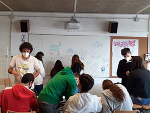 Alumnes dels instituts Montgròs i Xaloc difonen la tasca de les entitats de cooperació