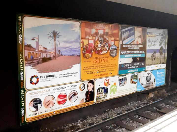 Anunci del Vendrell en una tanca publicitària al metro de l’estació de Sants de Barcelona, 15-07-2020. Montse Sendra