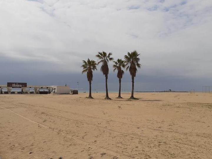 Aquest cap de setmana s'inicia el servei de socorrisme a la platja de Ribes Roges de Vilanova. Ajuntament de Vilanova