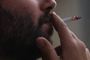 Brussel·les proposarà un nou augment dels impostos al tabac per combatre el càncer. ACN