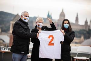 Carlos Carrizosa, Anna Grau i Inés Arrimadas amb una samarreta amb el dorsal 2, en referència al lloc 2 que ocuparà Grau a les llistes de Cs el 14-F. 