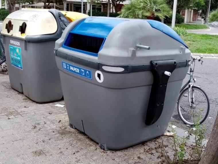 Comença la reposició de contenidors d'escombraries cremats i malmesos a Vilanova. Ajuntament de Vilanova