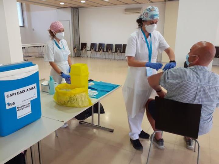 Comença la vacunació de les persones sense llar a Vilanova i la Geltrú. Ajuntament de Vilanova