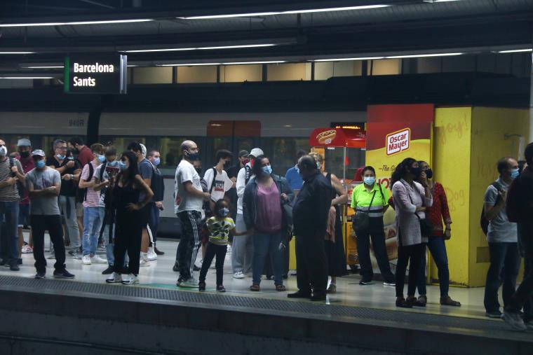 Comencen a circular alguns trens de Rodalies a Sants però Renfe avisa de retards 