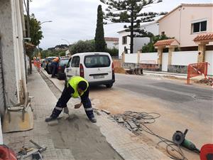 Comencen els treballs de millora de la instal·lació elèctrica d’enllumenat d’un dels sectors més grans de Ribes. Ajt Sant Pere de Ribes