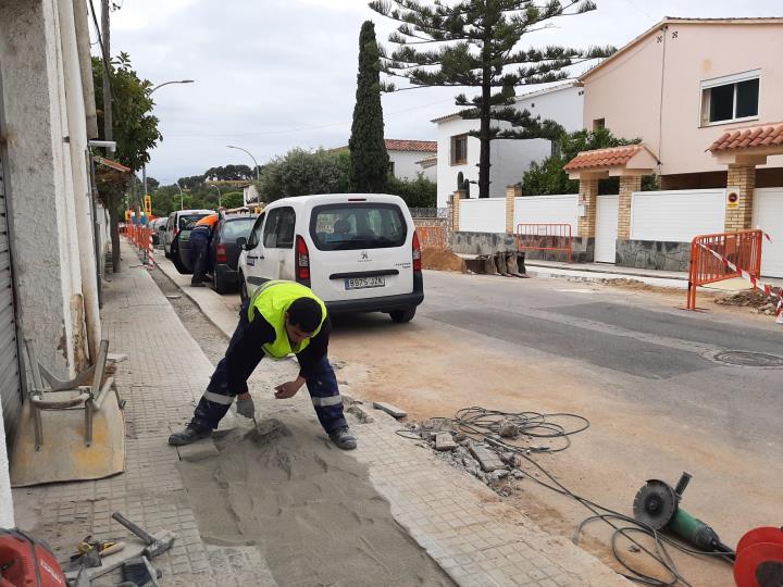 Comencen els treballs de millora de la instal·lació elèctrica d’enllumenat d’un dels sectors més grans de Ribes. Ajt Sant Pere de Ribes